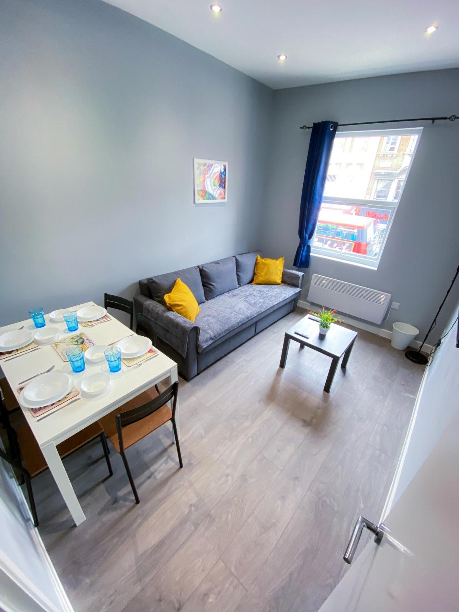 Modern 1 Bedroom Flat In Wood Green 런던 외부 사진