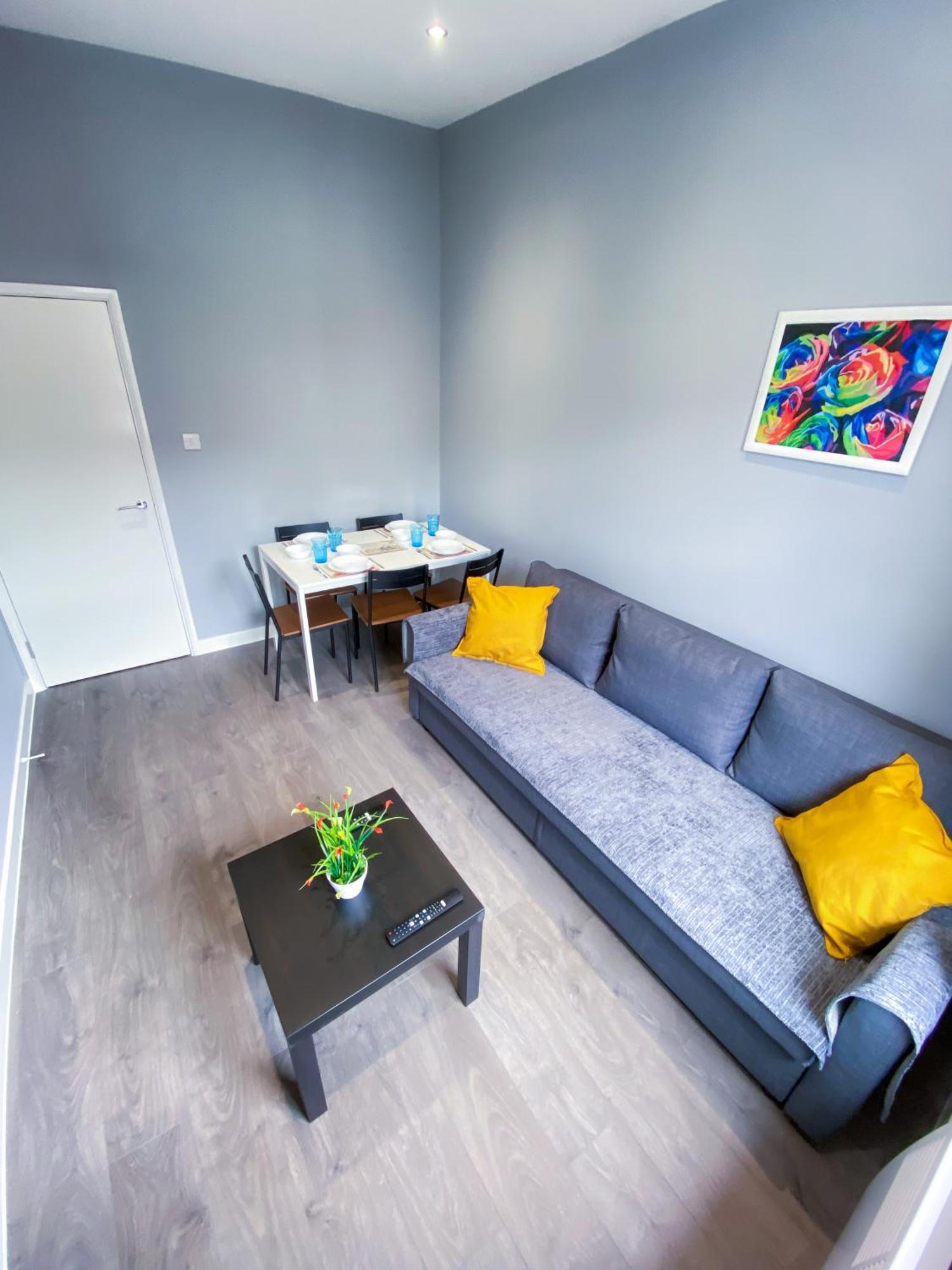 Modern 1 Bedroom Flat In Wood Green 런던 외부 사진