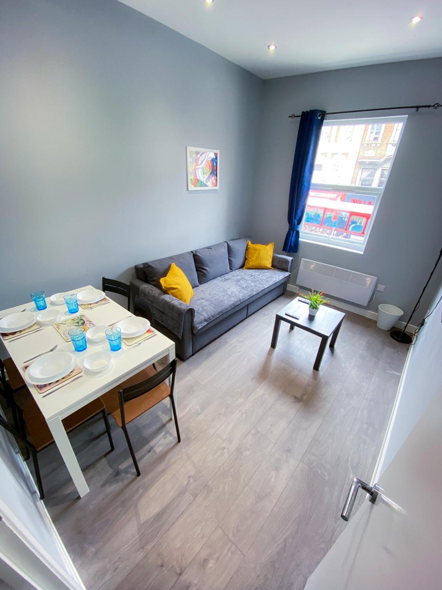 Modern 1 Bedroom Flat In Wood Green 런던 외부 사진